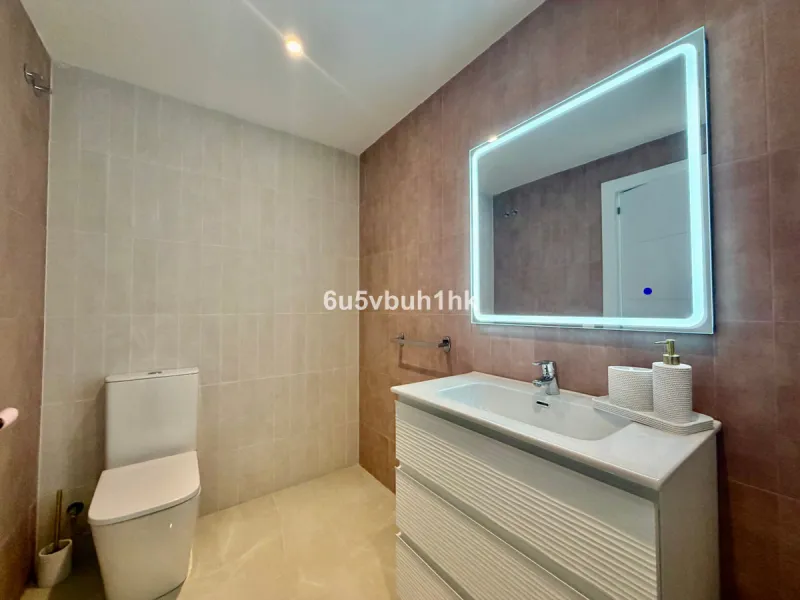 House - Detached Villa в продаже в Benalmadena, Málaga. В доме 4 спален и 5 ванных комнат. Площадь дома 550 м². Площадь участка 800 м²