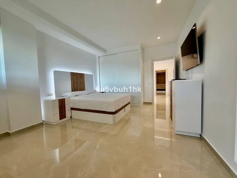 House - Detached Villa в продаже в Benalmadena, Málaga. В доме 4 спален и 5 ванных комнат. Площадь дома 550 м². Площадь участка 800 м²