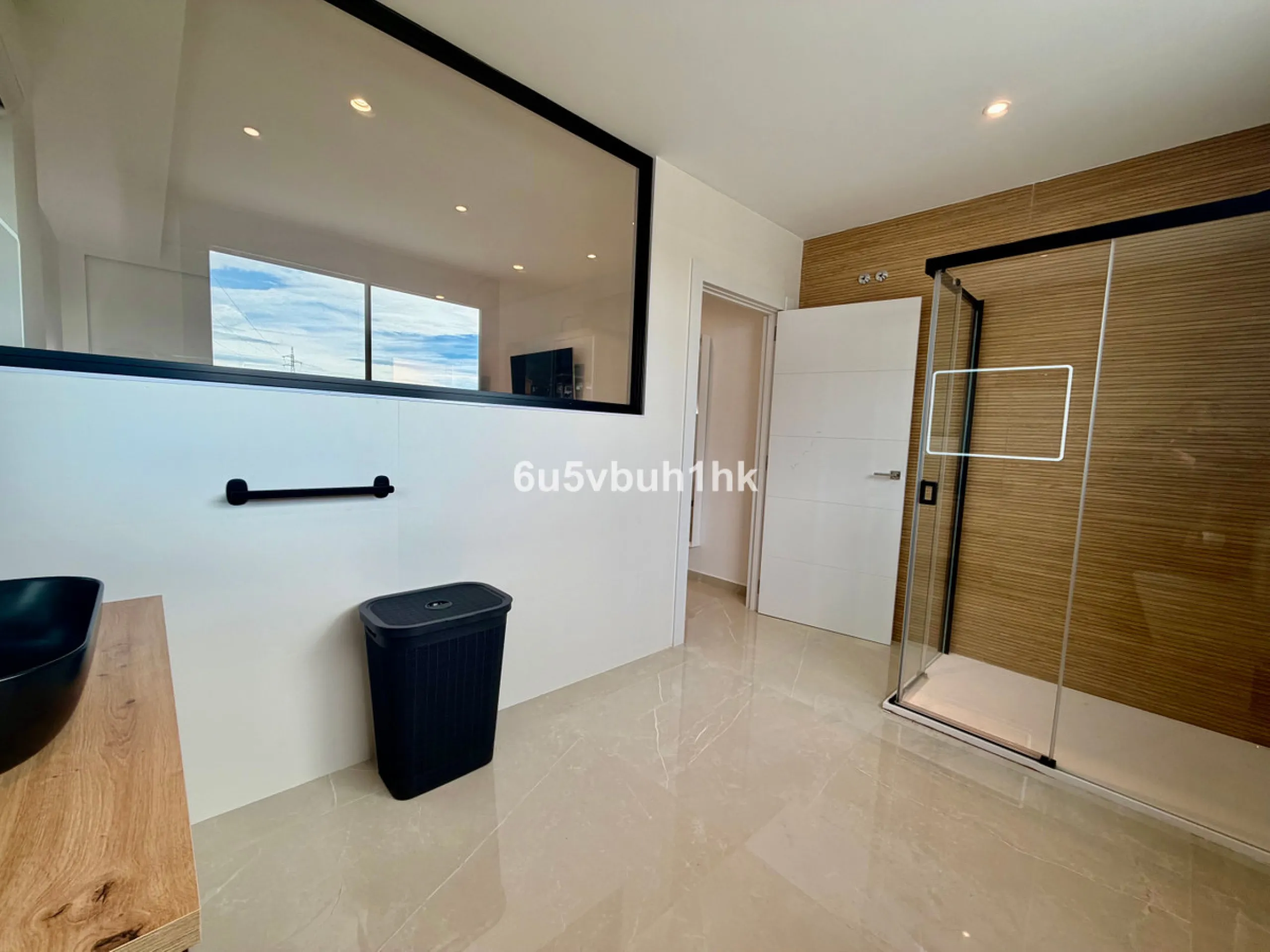 House - Detached Villa в продаже в Benalmadena, Málaga. В доме 4 спален и 5 ванных комнат. Площадь дома 550 м². Площадь участка 800 м²
