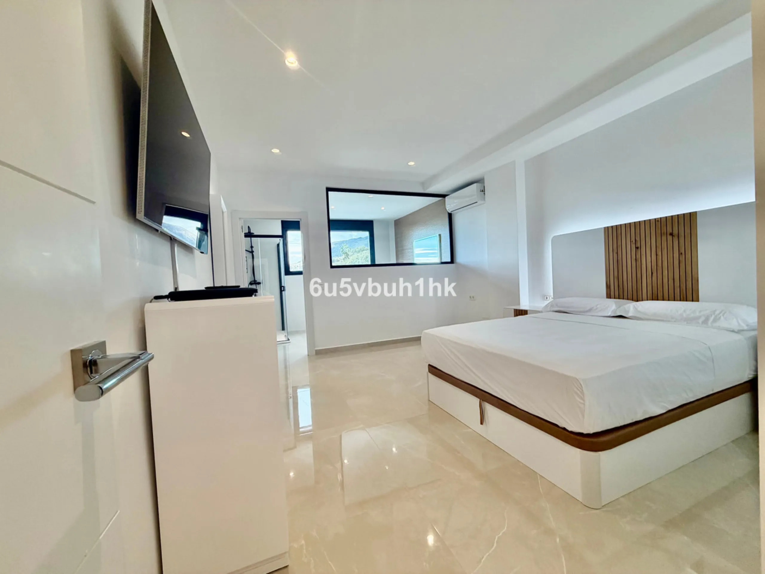 House - Detached Villa в продаже в Benalmadena, Málaga. В доме 4 спален и 5 ванных комнат. Площадь дома 550 м². Площадь участка 800 м²
