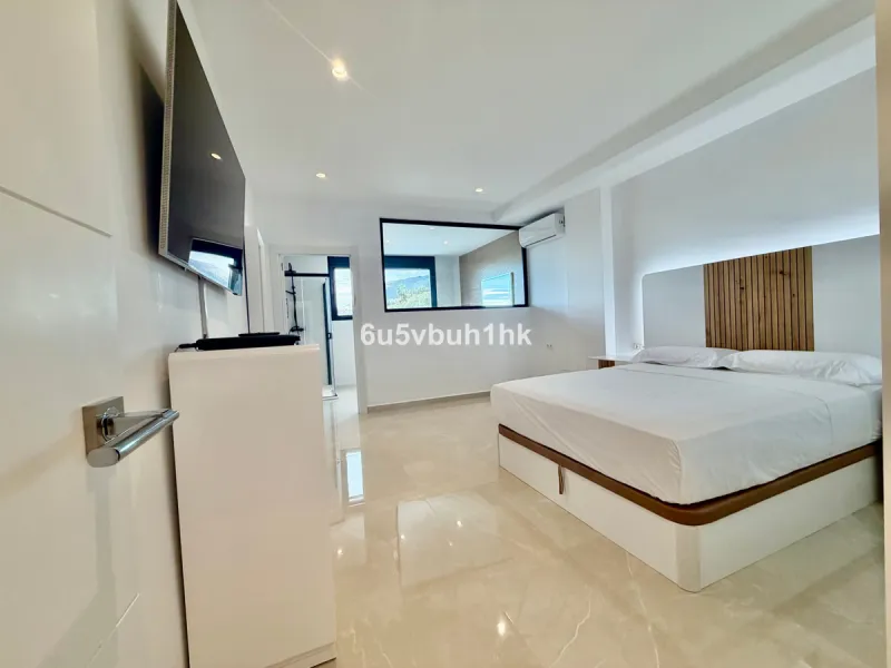House - Detached Villa в продаже в Benalmadena, Málaga. В доме 4 спален и 5 ванных комнат. Площадь дома 550 м². Площадь участка 800 м²