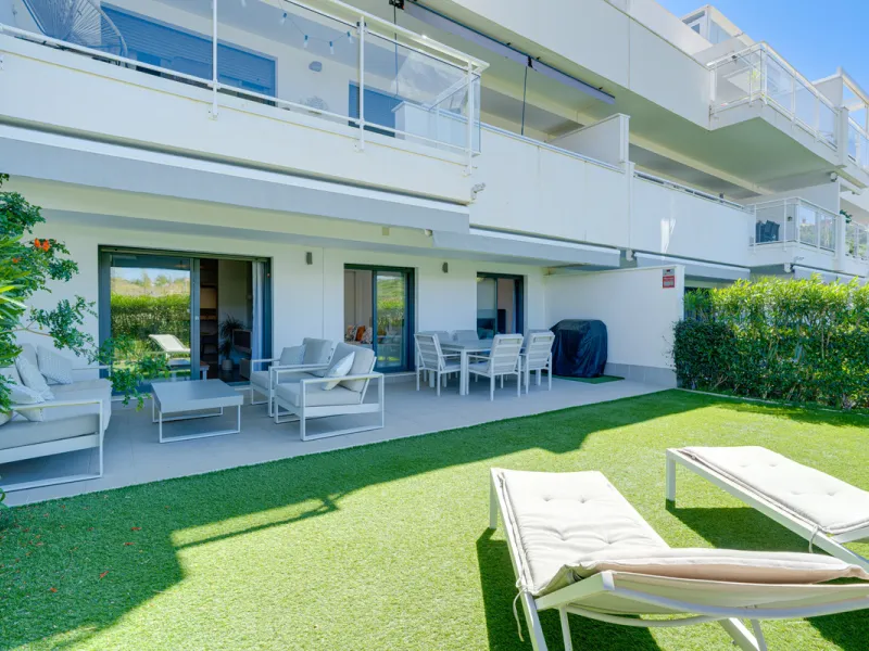This bright and spacious two-bedroom ground floor apartment is ideally located within the sought-after gated community of El Lagar in La Cala de Mijas. Both bedrooms enjoy direct access to a generous terrace and private garden, offering plenty of natural 
