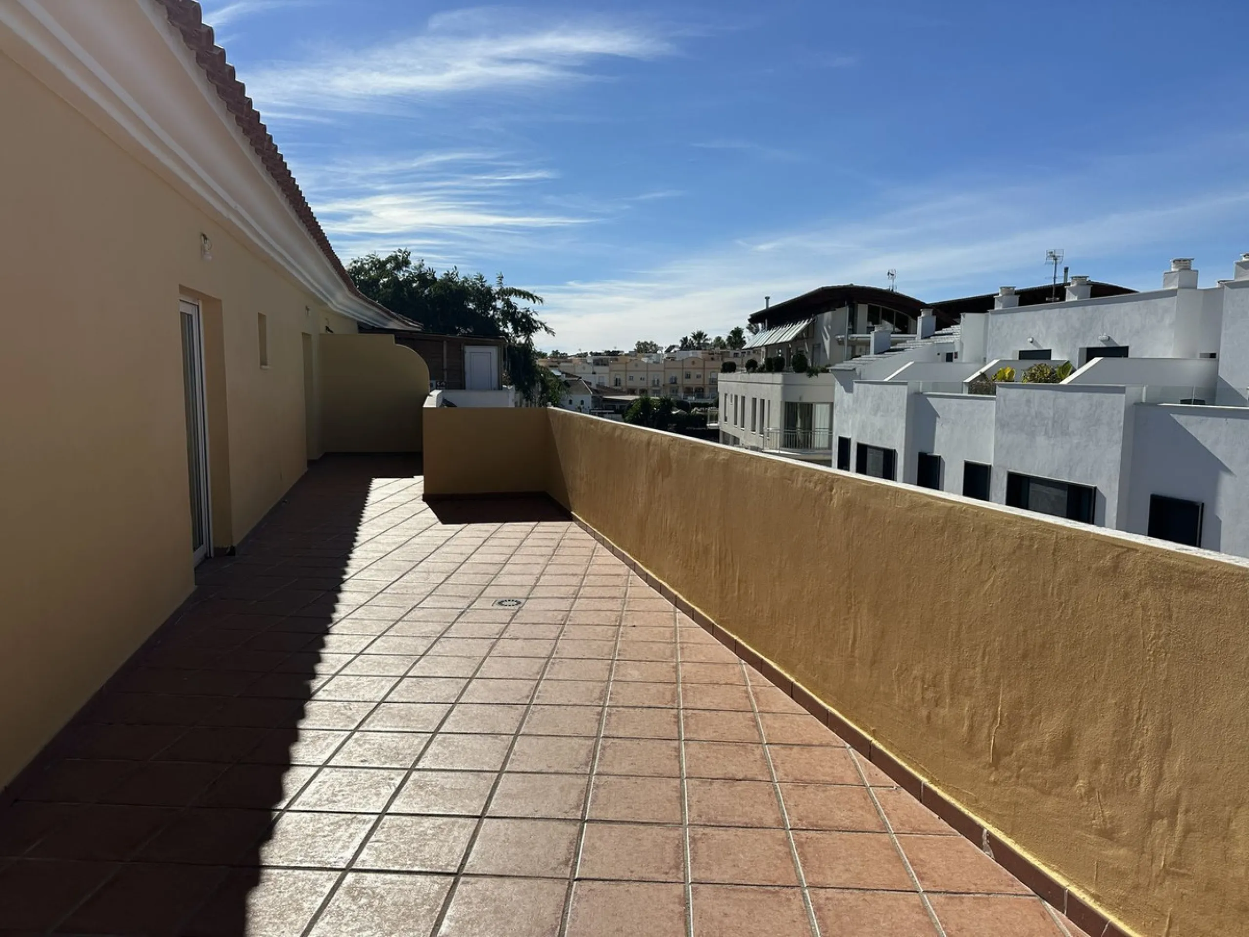 Penthouse with large terrace, open views and 2 parking spaces