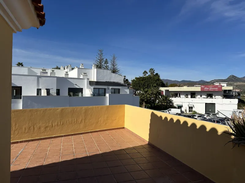 Penthouse with large terrace, open views and 2 parking spaces