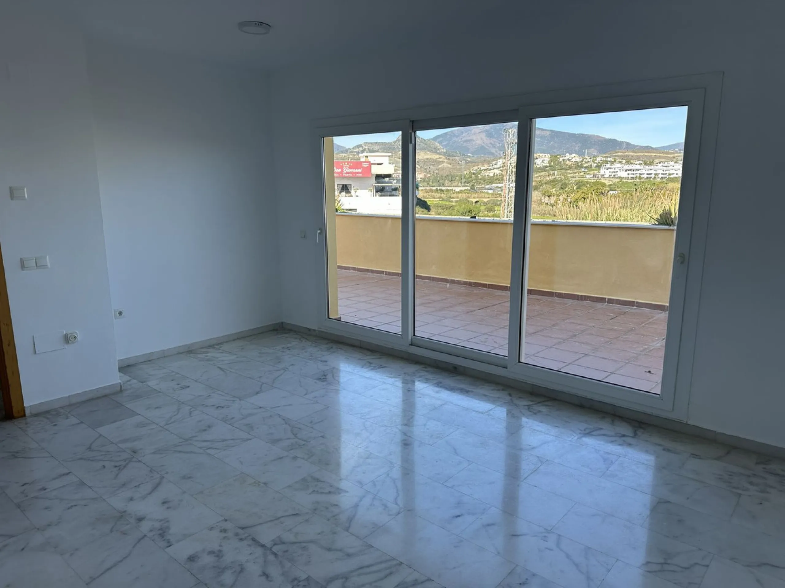 Penthouse with large terrace, open views and 2 parking spaces