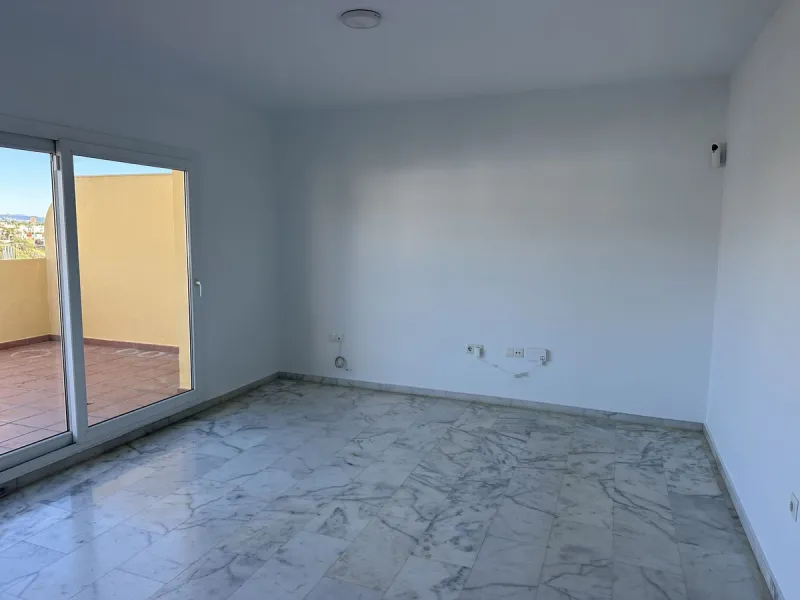Penthouse with large terrace, open views and 2 parking spaces
