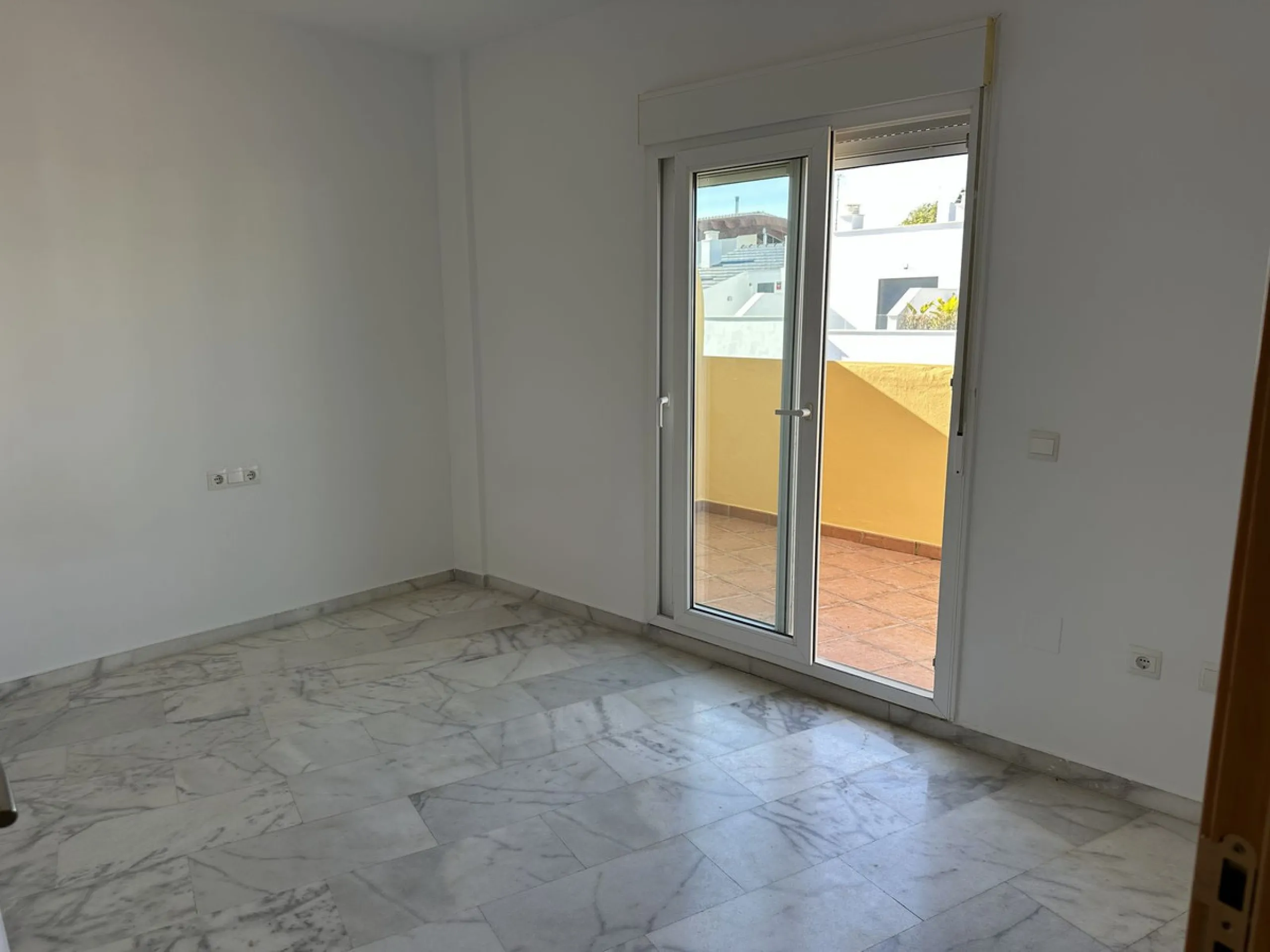 Penthouse with large terrace, open views and 2 parking spaces