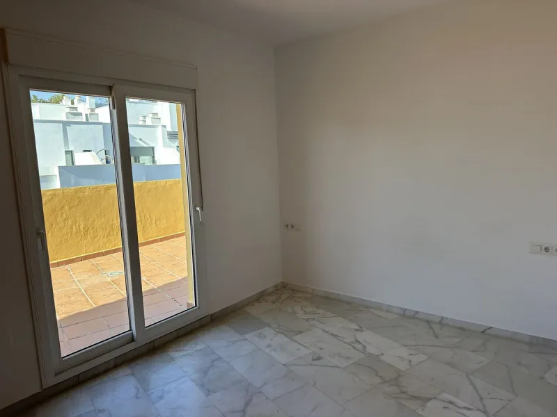 Penthouse with large terrace, open views and 2 parking spaces