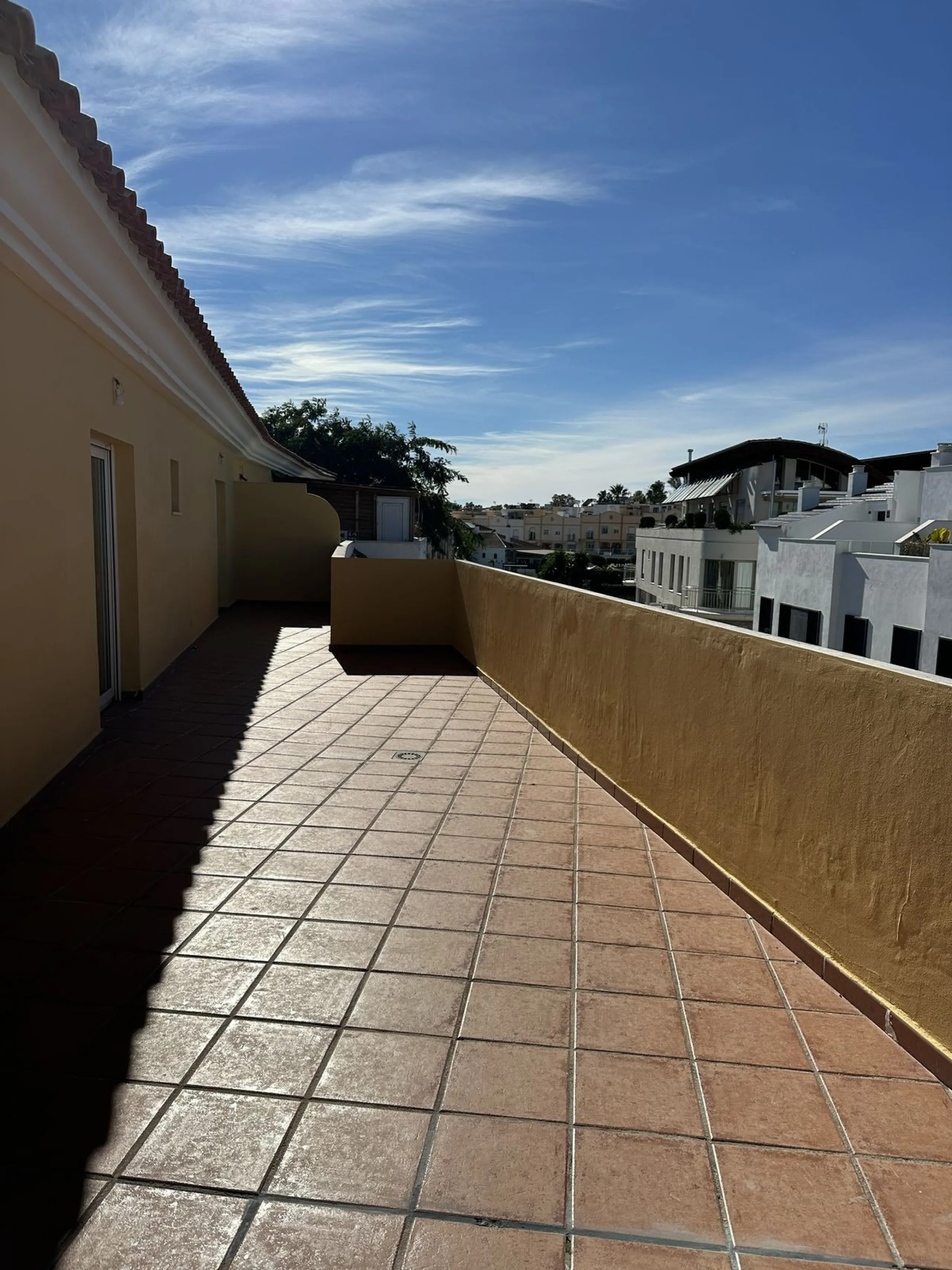 Penthouse with large terrace, open views and 2 parking spaces
