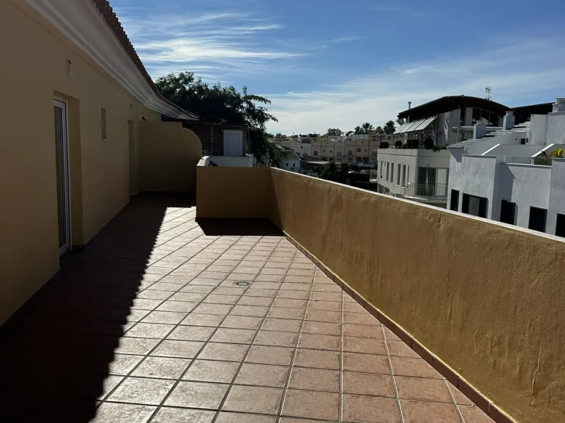 Penthouse with large terrace, open views and 2 parking spaces