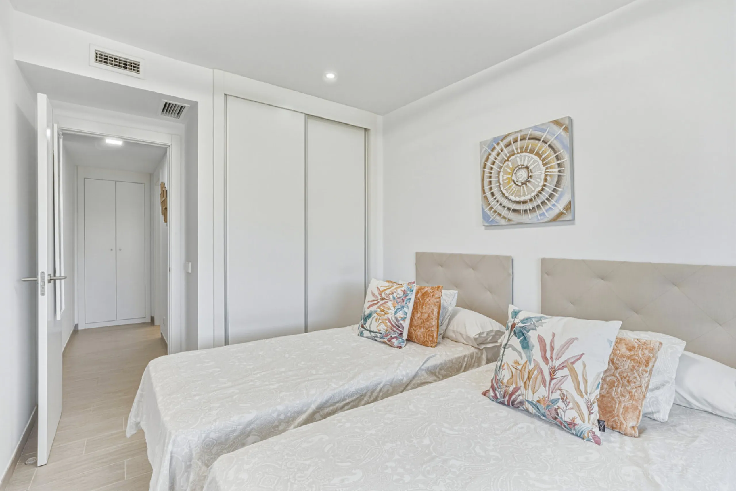 This bright and spacious two-bedroom ground floor apartment is ideally located within the sought-after gated community of El Lagar in La Cala de Mijas. Both bedrooms enjoy direct access to a generous terrace and private garden, offering plenty of natural 