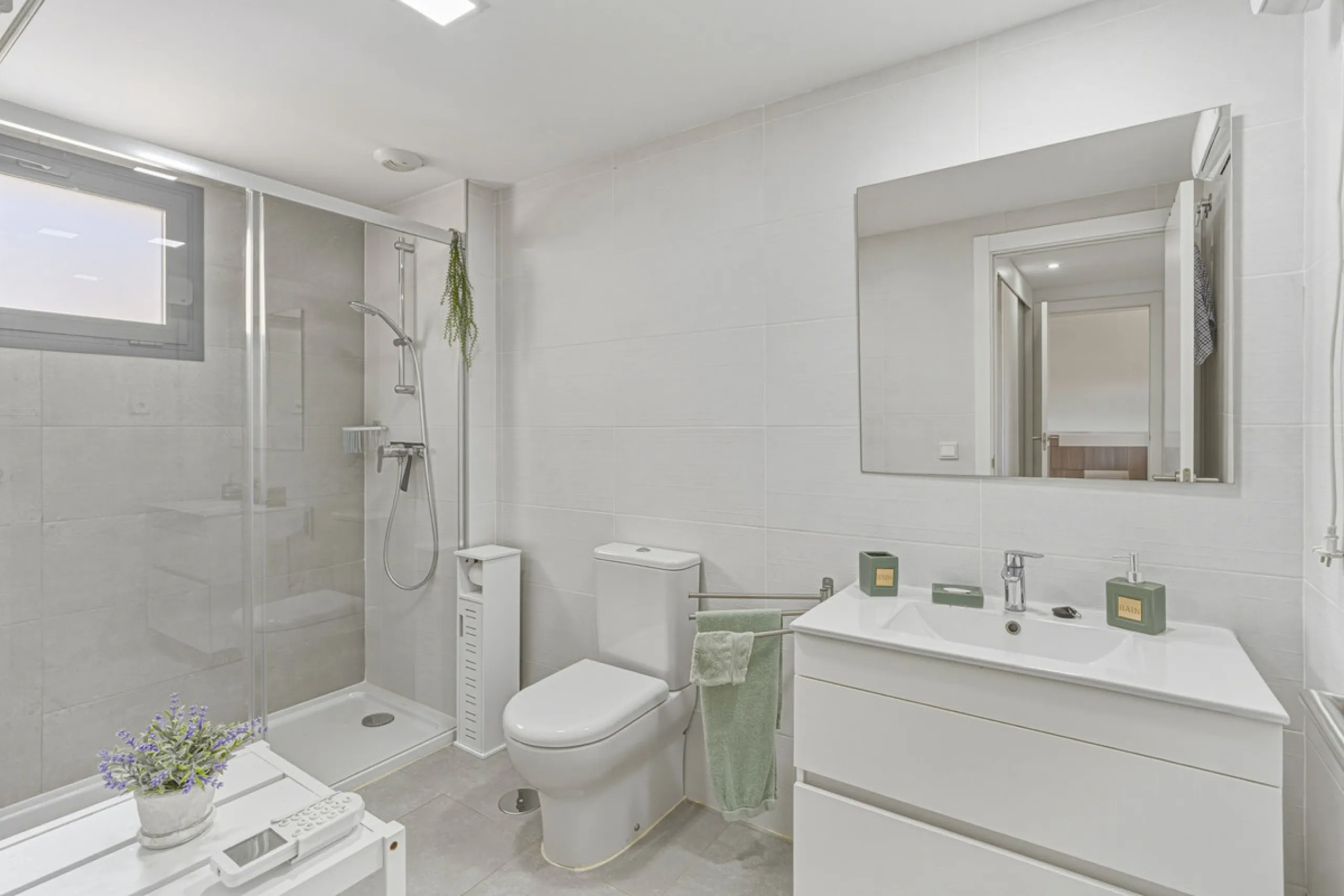 This bright and spacious two-bedroom ground floor apartment is ideally located within the sought-after gated community of El Lagar in La Cala de Mijas. Both bedrooms enjoy direct access to a generous terrace and private garden, offering plenty of natural 