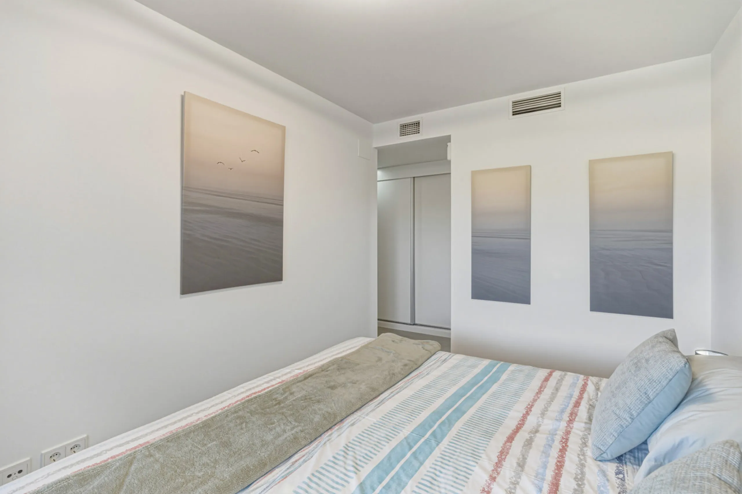 This bright and spacious two-bedroom ground floor apartment is ideally located within the sought-after gated community of El Lagar in La Cala de Mijas. Both bedrooms enjoy direct access to a generous terrace and private garden, offering plenty of natural 