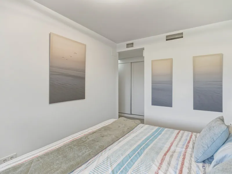 This bright and spacious two-bedroom ground floor apartment is ideally located within the sought-after gated community of El Lagar in La Cala de Mijas. Both bedrooms enjoy direct access to a generous terrace and private garden, offering plenty of natural 