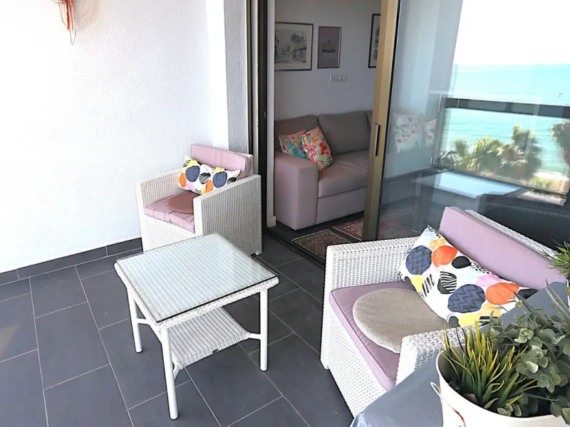 Apartment - Middle Floor Apartment в продаже в Fuengirola, Málaga. В доме 3 спален и 2 ванных комнат. Площадь дома 90 м²