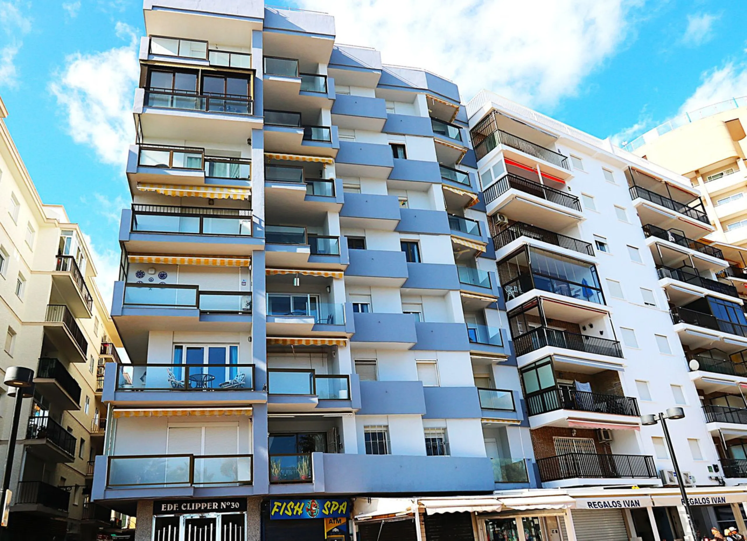 Apartment - Middle Floor Apartment в продаже в Fuengirola, Málaga. В доме 3 спален и 2 ванных комнат. Площадь дома 90 м²