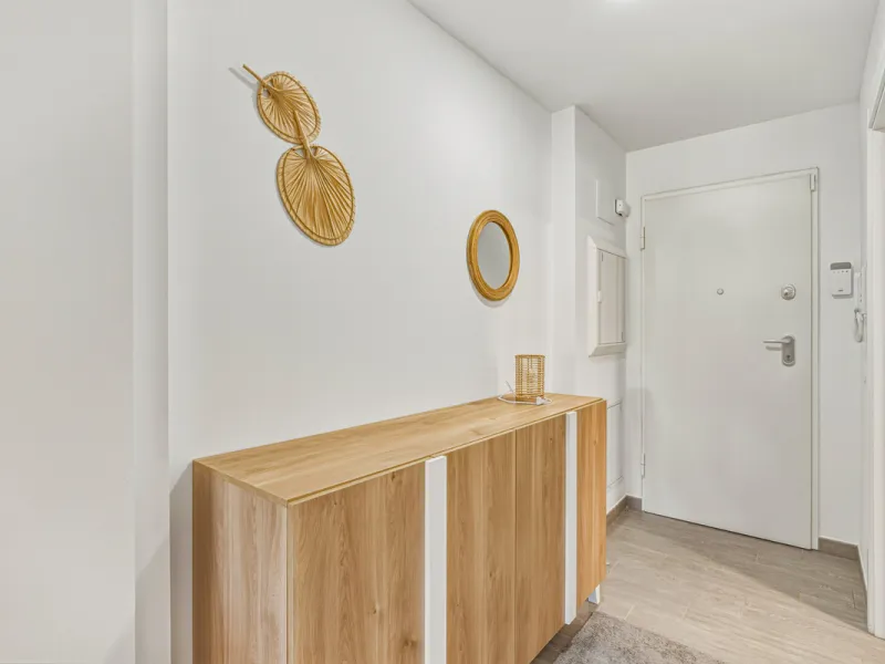 This bright and spacious two-bedroom ground floor apartment is ideally located within the sought-after gated community of El Lagar in La Cala de Mijas. Both bedrooms enjoy direct access to a generous terrace and private garden, offering plenty of natural 
