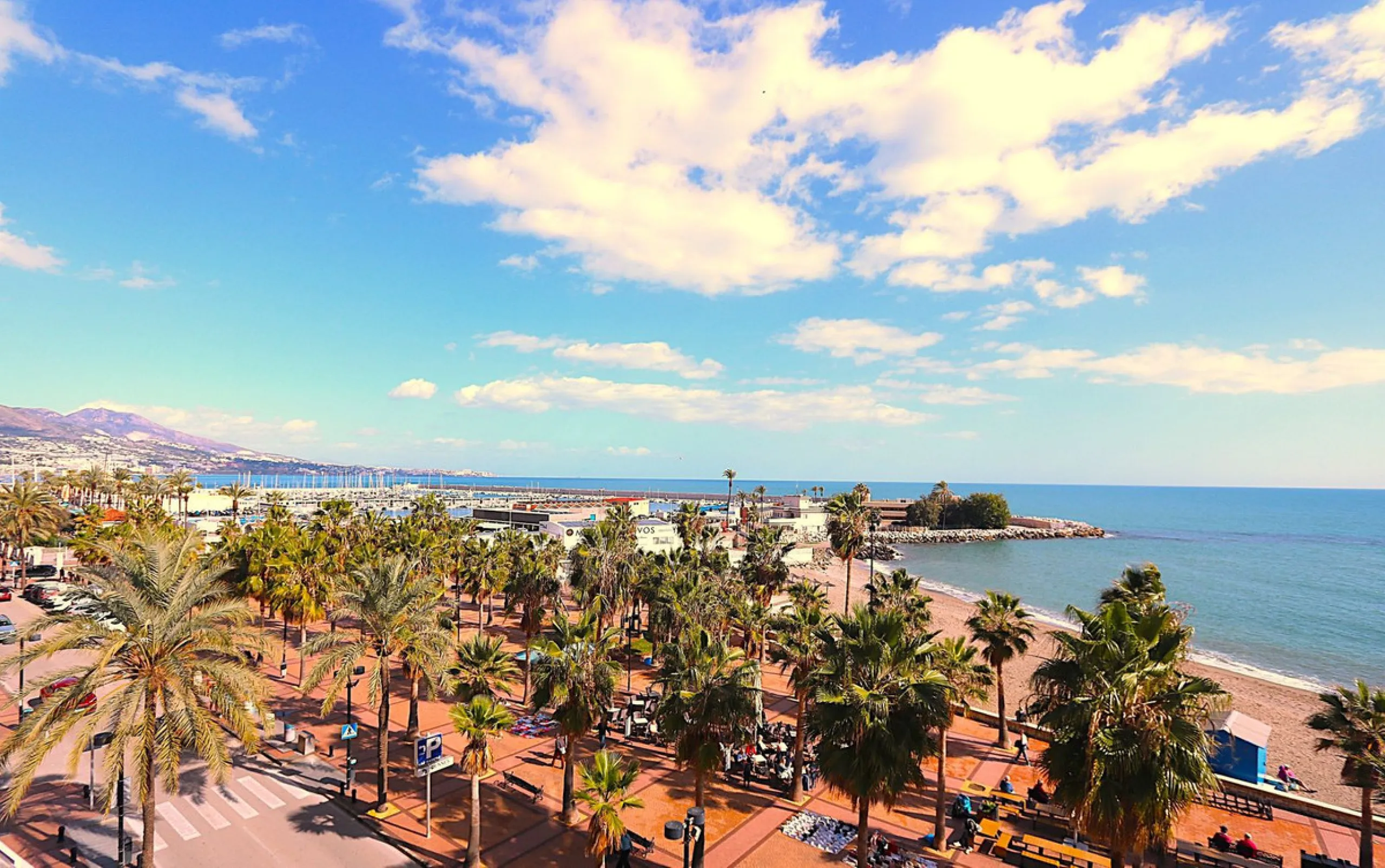 Apartment - Middle Floor Apartment в продаже в Fuengirola, Málaga. В доме 3 спален и 2 ванных комнат. Площадь дома 90 м²