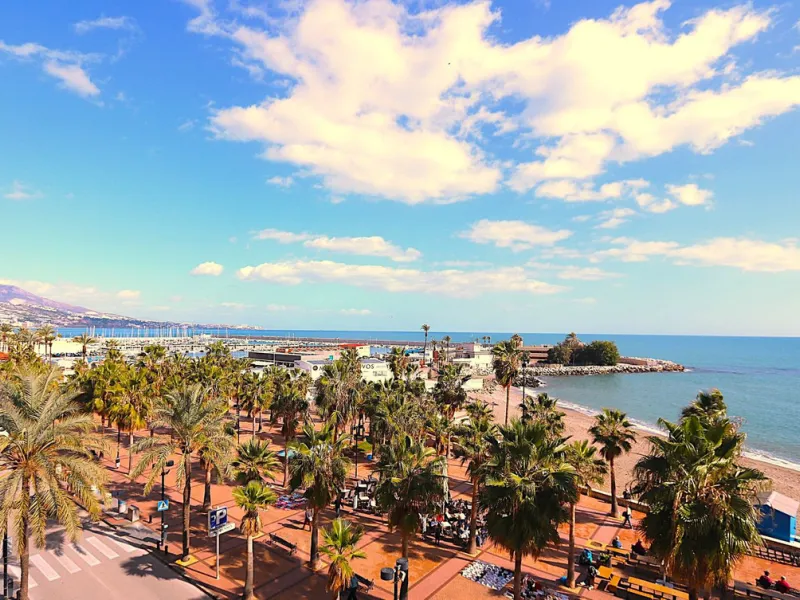 Apartment - Middle Floor Apartment в продаже в Fuengirola, Málaga. В доме 3 спален и 2 ванных комнат. Площадь дома 90 м²