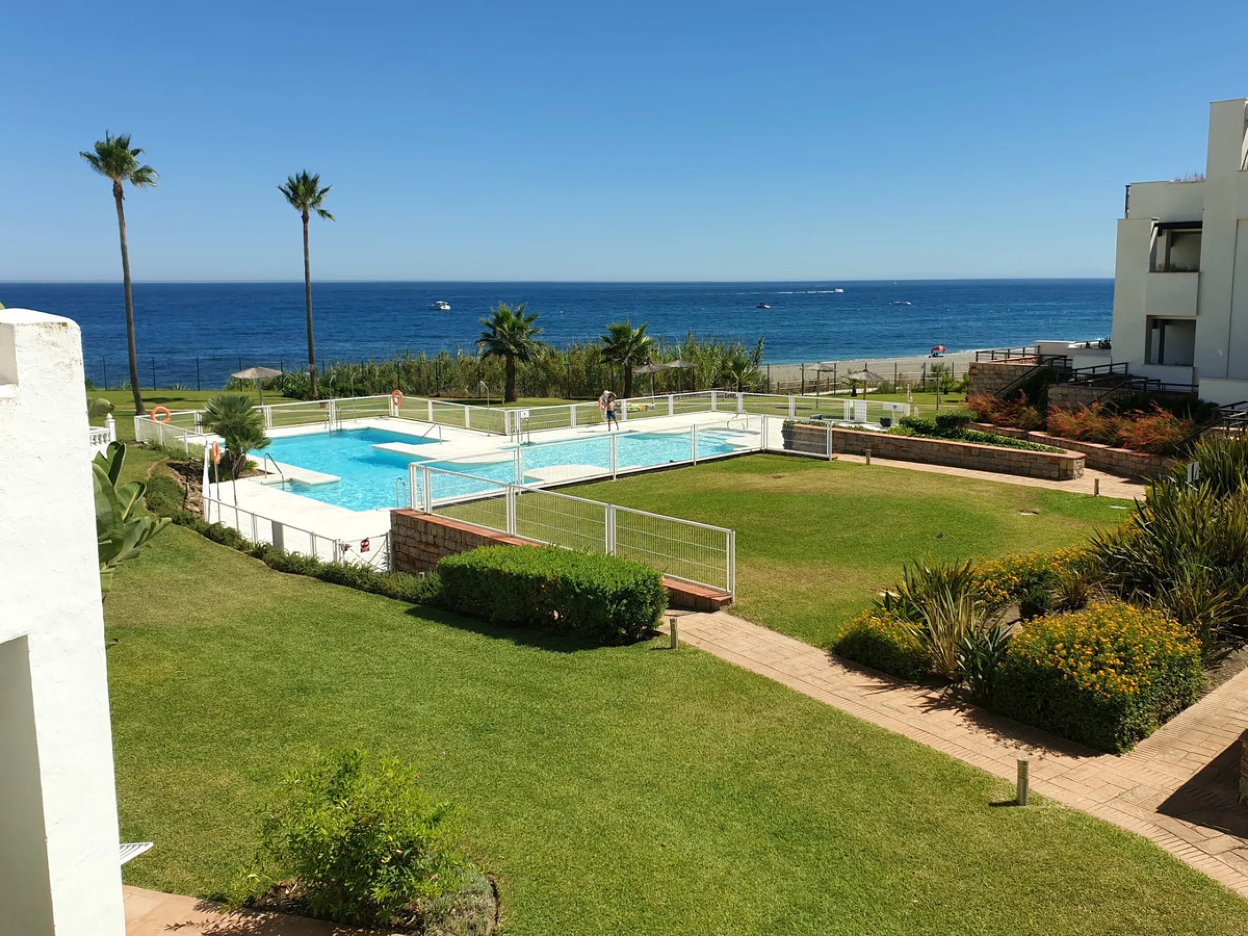 House - Semi-Detached House в продаже в Casares, Málaga. В доме 2 спален и 3 ванных комнат. Площадь дома 155 м²