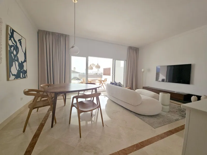 Apartment - Ground Floor Apartment в продаже в El Paraiso, Málaga. В доме 3 спален и 2 ванных комнат. Площадь дома 126 м²