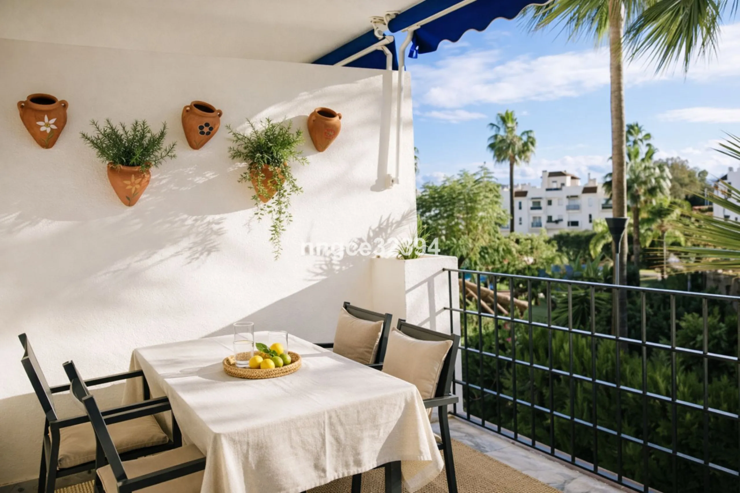 A rare opportunity located beside the popular Restaurante Samna, and within a short distance of Breath and the Puerto Banús Marina. This beautifully presented 2-bedroom, 2-bathroom apartment offers the perfect blend of lifestyle, location, and income pote