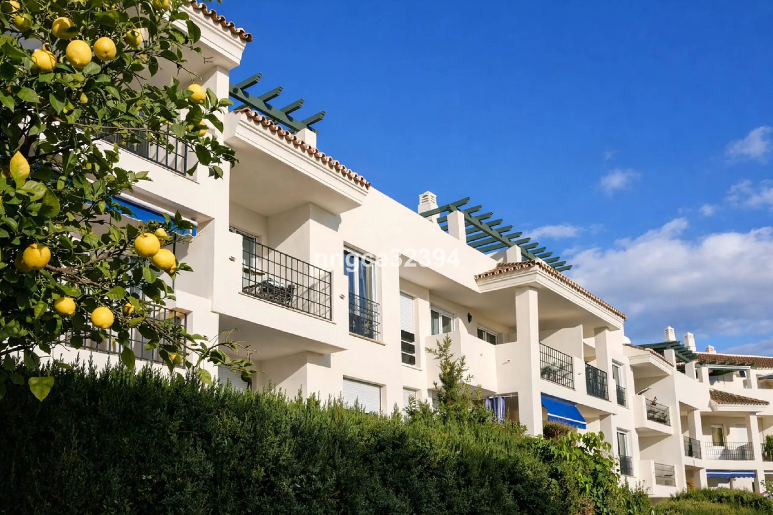 A rare opportunity located beside the popular Restaurante Samna, and within a short distance of Breath and the Puerto Banús Marina. This beautifully presented 2-bedroom, 2-bathroom apartment offers the perfect blend of lifestyle, location, and income pote