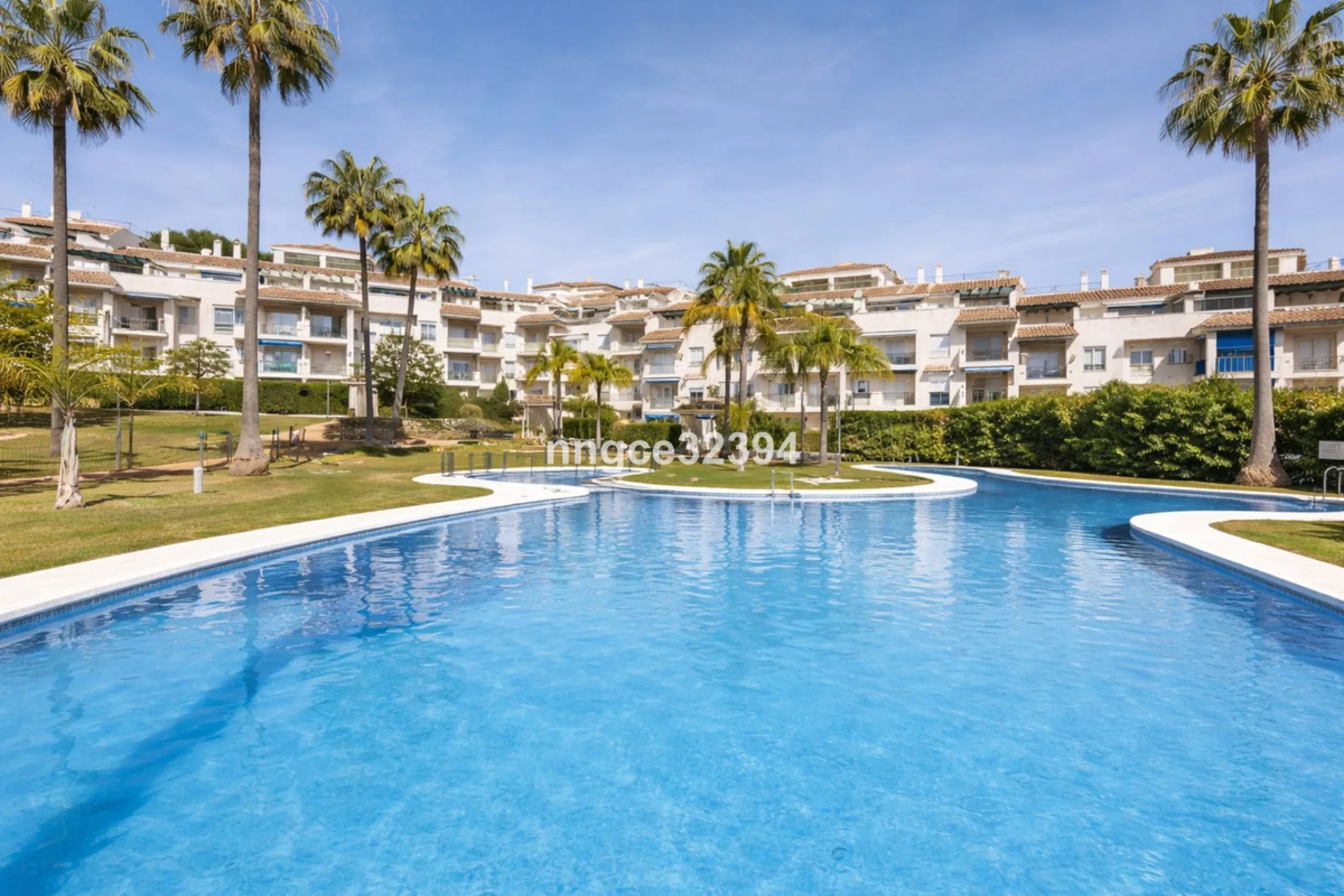 A rare opportunity located beside the popular Restaurante Samna, and within a short distance of Breath and the Puerto Banús Marina. This beautifully presented 2-bedroom, 2-bathroom apartment offers the perfect blend of lifestyle, location, and income pote