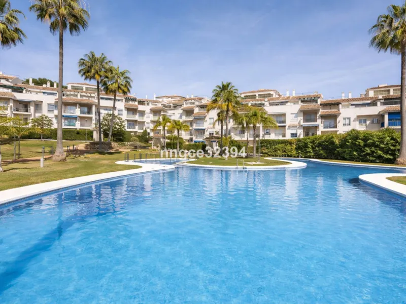 A rare opportunity located beside the popular Restaurante Samna, and within a short distance of Breath and the Puerto Banús Marina. This beautifully presented 2-bedroom, 2-bathroom apartment offers the perfect blend of lifestyle, location, and income pote