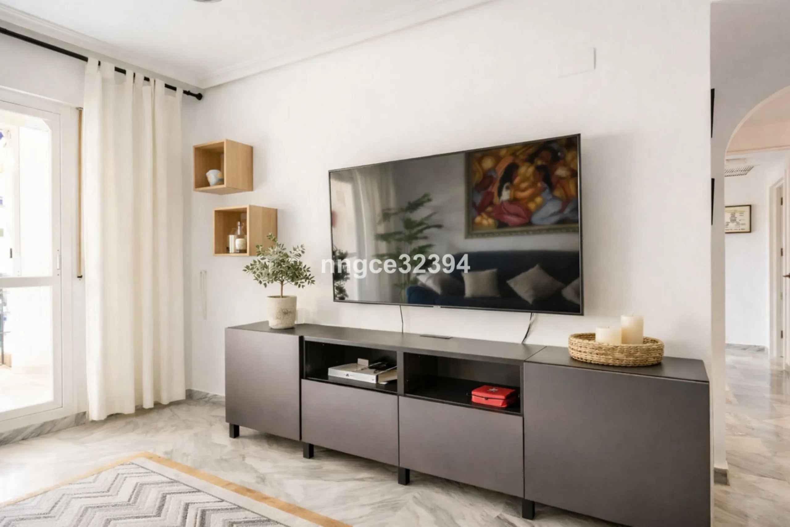 A rare opportunity located beside the popular Restaurante Samna, and within a short distance of Breath and the Puerto Banús Marina. This beautifully presented 2-bedroom, 2-bathroom apartment offers the perfect blend of lifestyle, location, and income pote