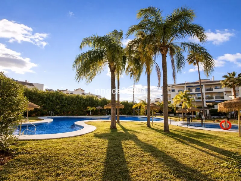 A rare opportunity located beside the popular Restaurante Samna, and within a short distance of Breath and the Puerto Banús Marina. This beautifully presented 2-bedroom, 2-bathroom apartment offers the perfect blend of lifestyle, location, and income pote