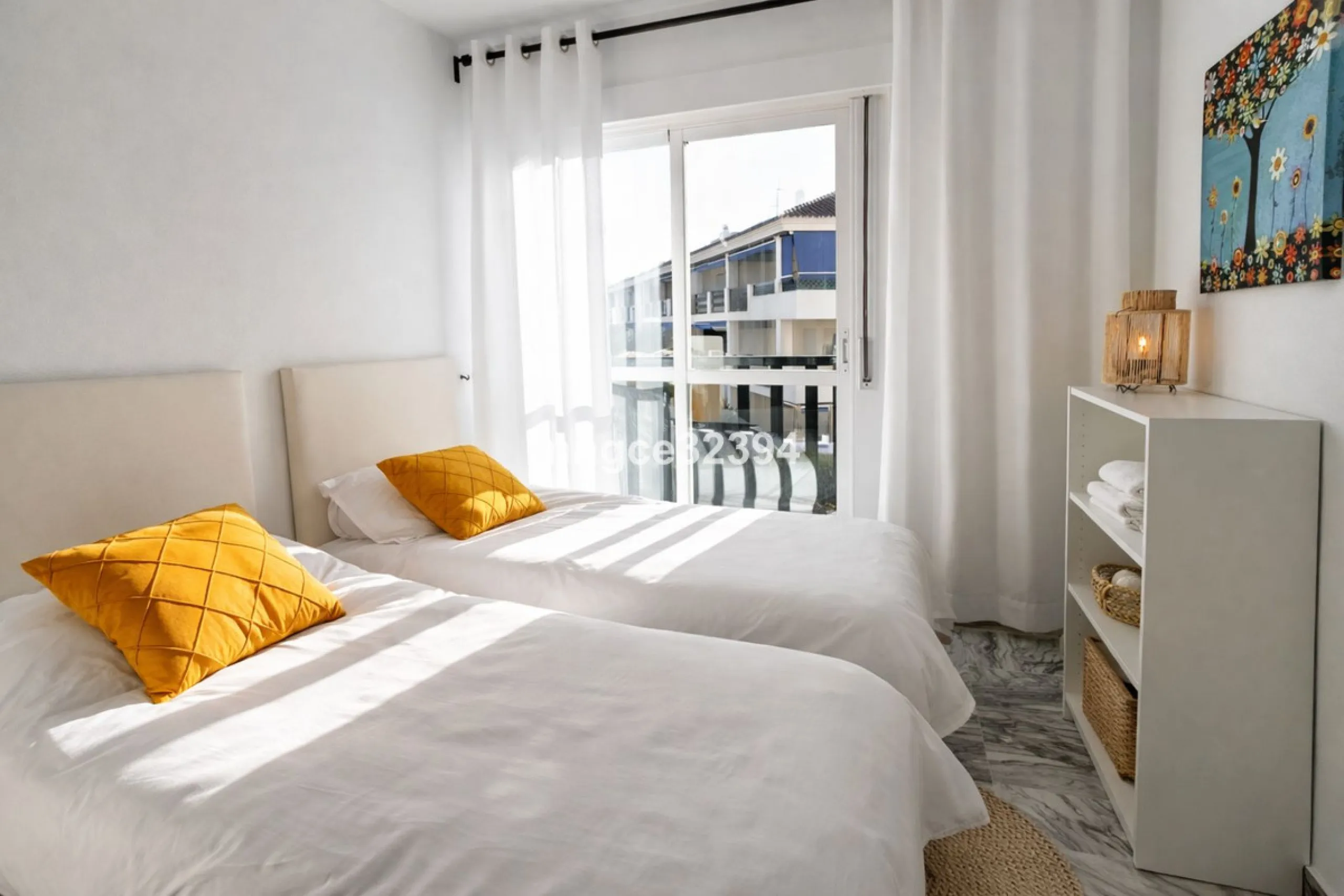 A rare opportunity located beside the popular Restaurante Samna, and within a short distance of Breath and the Puerto Banús Marina. This beautifully presented 2-bedroom, 2-bathroom apartment offers the perfect blend of lifestyle, location, and income pote