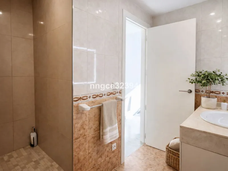 A rare opportunity located beside the popular Restaurante Samna, and within a short distance of Breath and the Puerto Banús Marina. This beautifully presented 2-bedroom, 2-bathroom apartment offers the perfect blend of lifestyle, location, and income pote