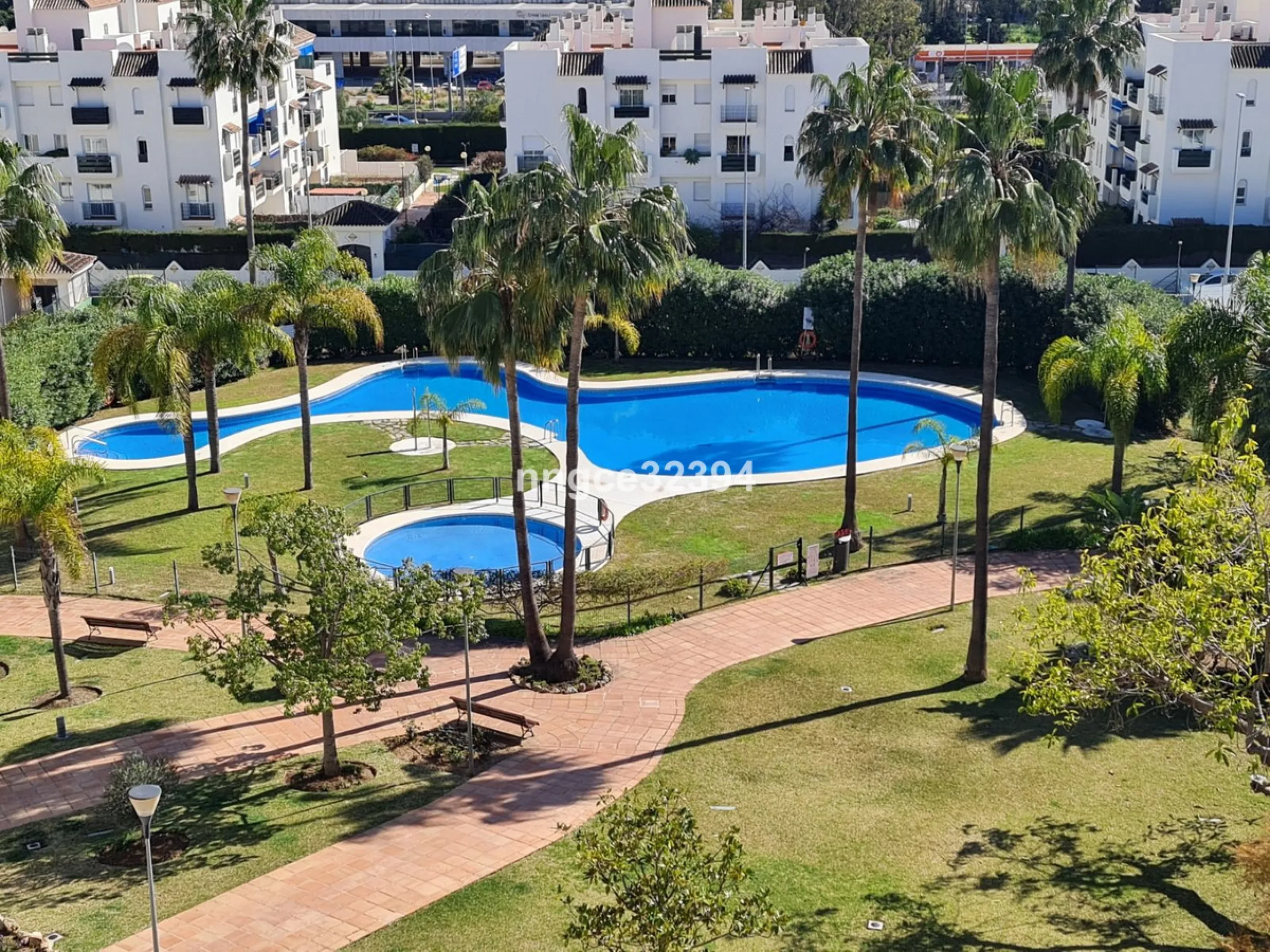 A rare opportunity located beside the popular Restaurante Samna, and within a short distance of Breath and the Puerto Banús Marina. This beautifully presented 2-bedroom, 2-bathroom apartment offers the perfect blend of lifestyle, location, and income pote