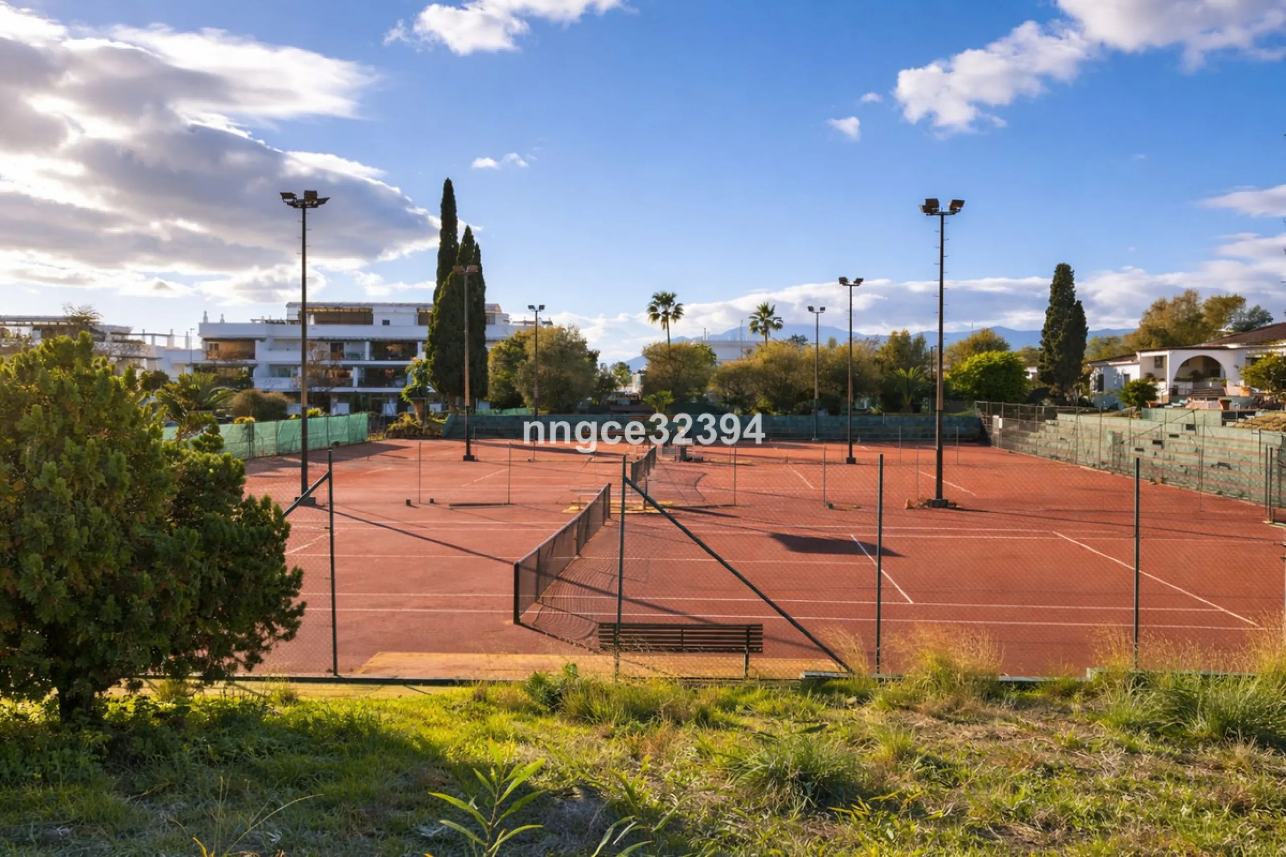 A rare opportunity located beside the popular Restaurante Samna, and within a short distance of Breath and the Puerto Banús Marina. This beautifully presented 2-bedroom, 2-bathroom apartment offers the perfect blend of lifestyle, location, and income pote