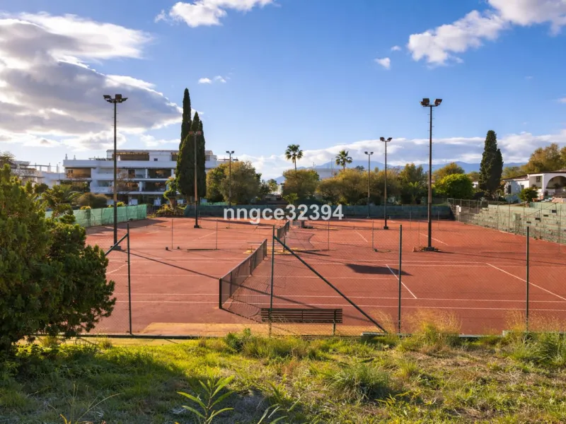 A rare opportunity located beside the popular Restaurante Samna, and within a short distance of Breath and the Puerto Banús Marina. This beautifully presented 2-bedroom, 2-bathroom apartment offers the perfect blend of lifestyle, location, and income pote