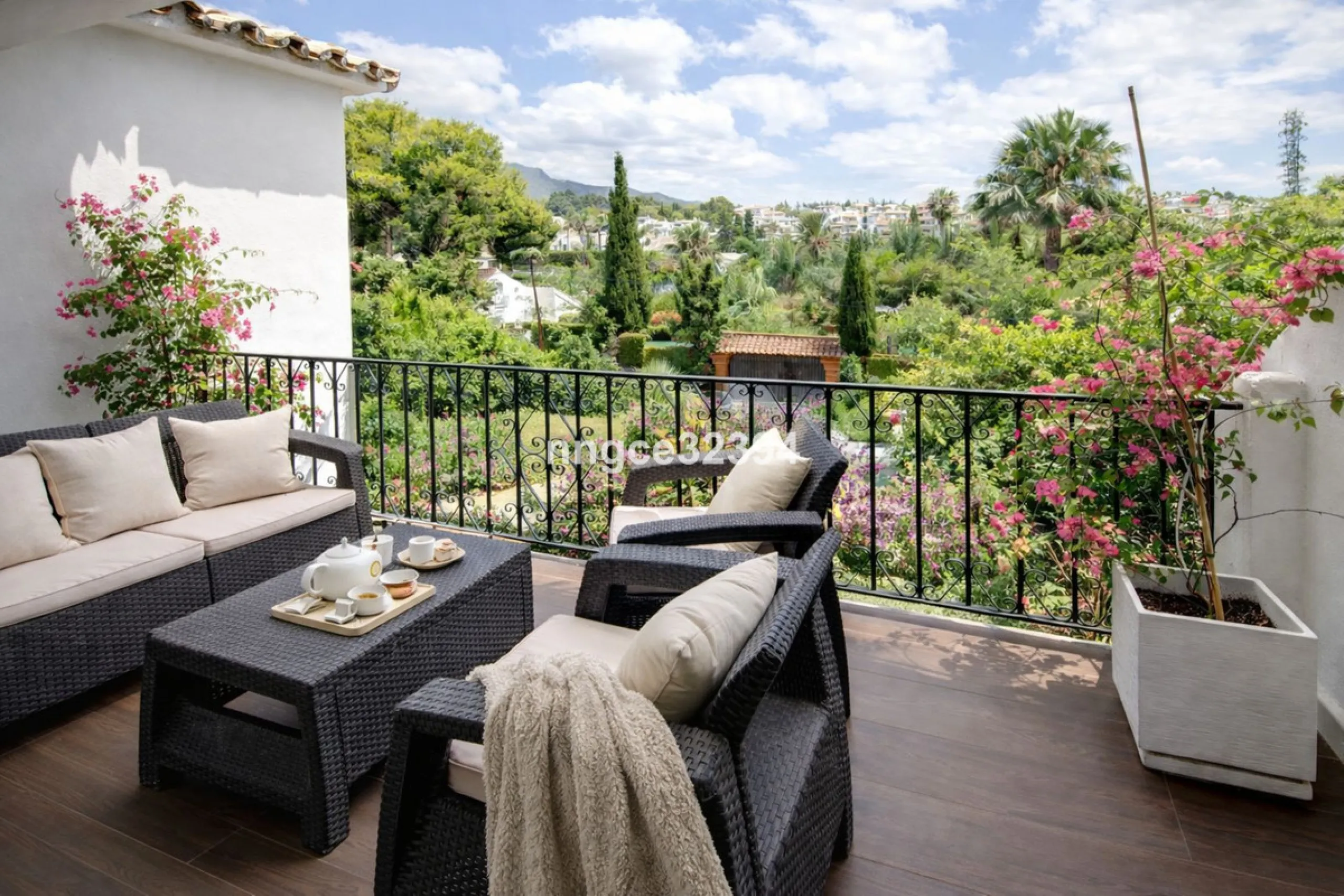 Tourist-licensed apartment located just steps from the iconic Hard Rock Hotel Marbella and only 900 m (a 10–15-minute walk or 3-minute drive) from the world-renowned marina of Puerto Banús.