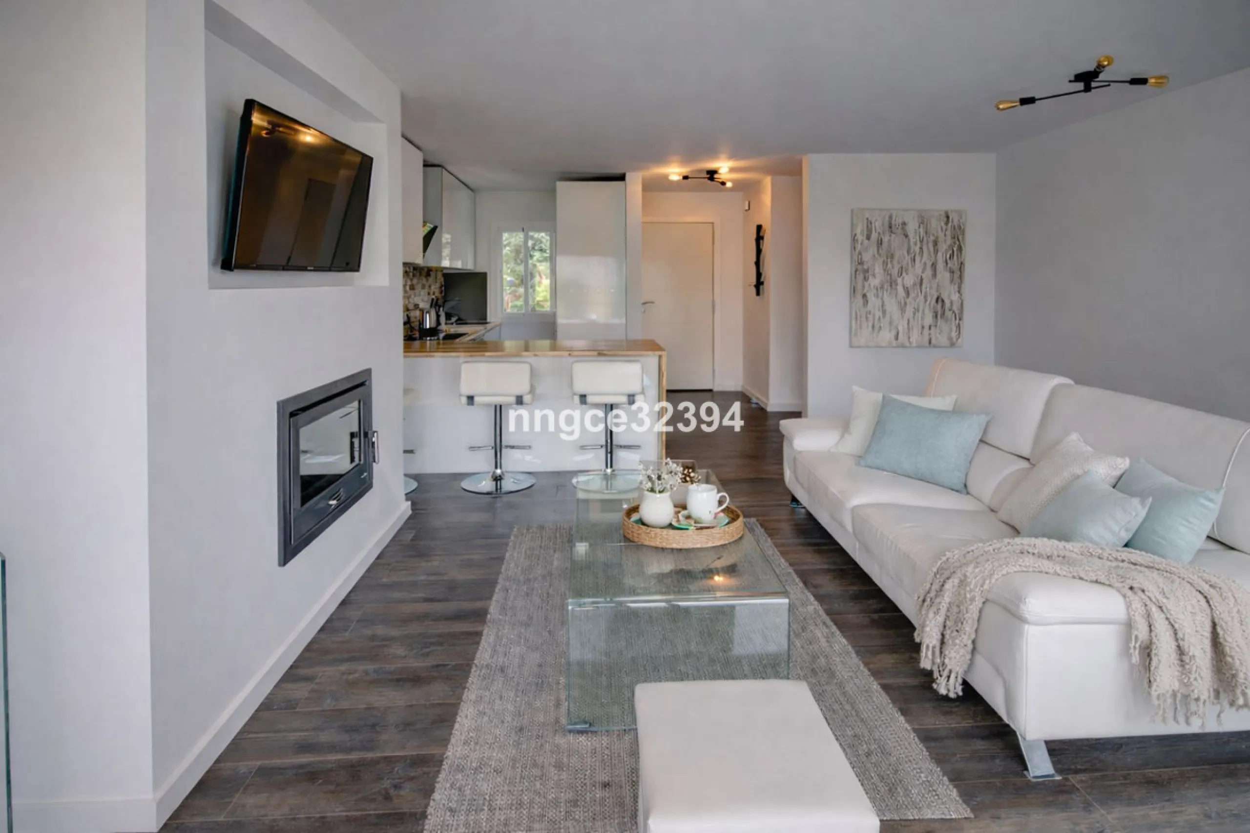 Tourist-licensed apartment located just steps from the iconic Hard Rock Hotel Marbella and only 900 m (a 10–15-minute walk or 3-minute drive) from the world-renowned marina of Puerto Banús.