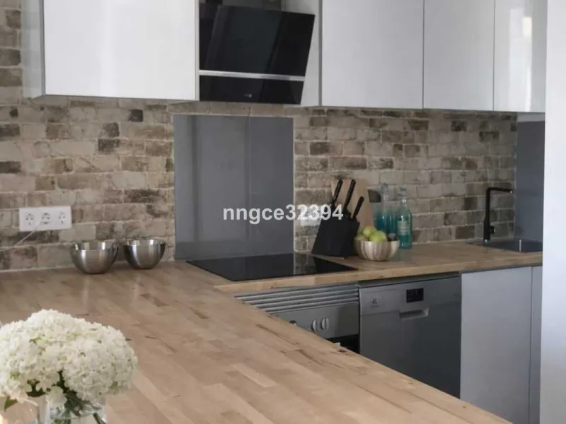 Tourist-licensed apartment located just steps from the iconic Hard Rock Hotel Marbella and only 900 m (a 10–15-minute walk or 3-minute drive) from the world-renowned marina of Puerto Banús.