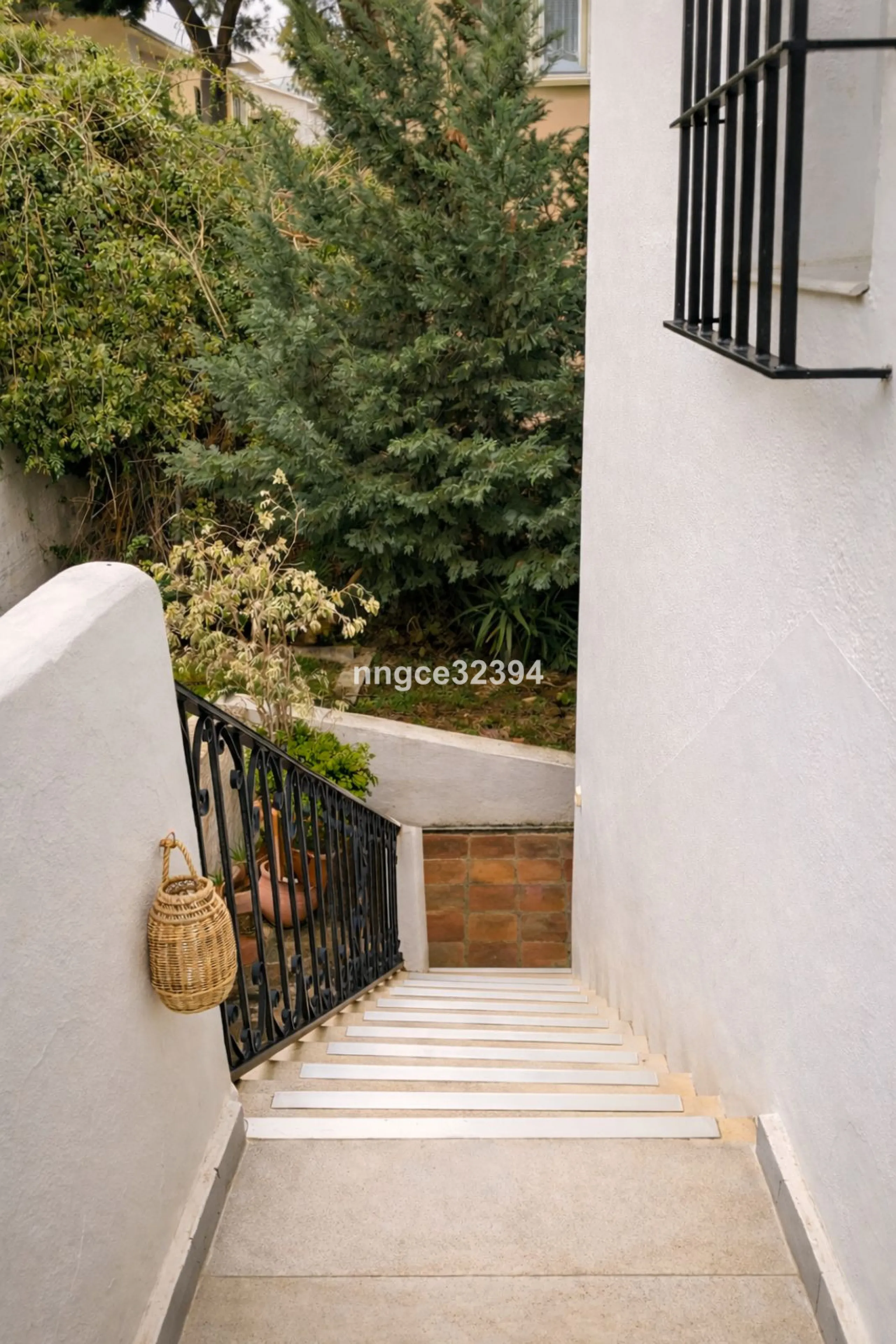 Tourist-licensed apartment located just steps from the iconic Hard Rock Hotel Marbella and only 900 m (a 10–15-minute walk or 3-minute drive) from the world-renowned marina of Puerto Banús.