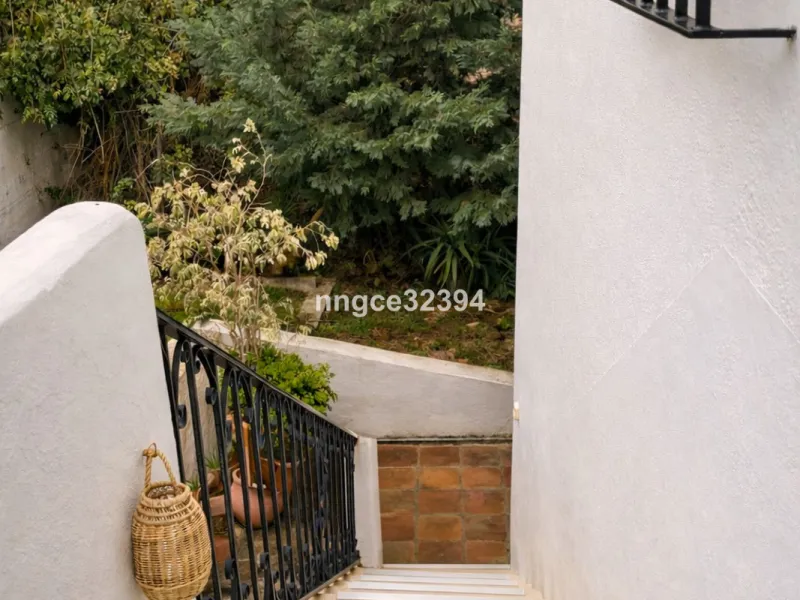 Tourist-licensed apartment located just steps from the iconic Hard Rock Hotel Marbella and only 900 m (a 10–15-minute walk or 3-minute drive) from the world-renowned marina of Puerto Banús.