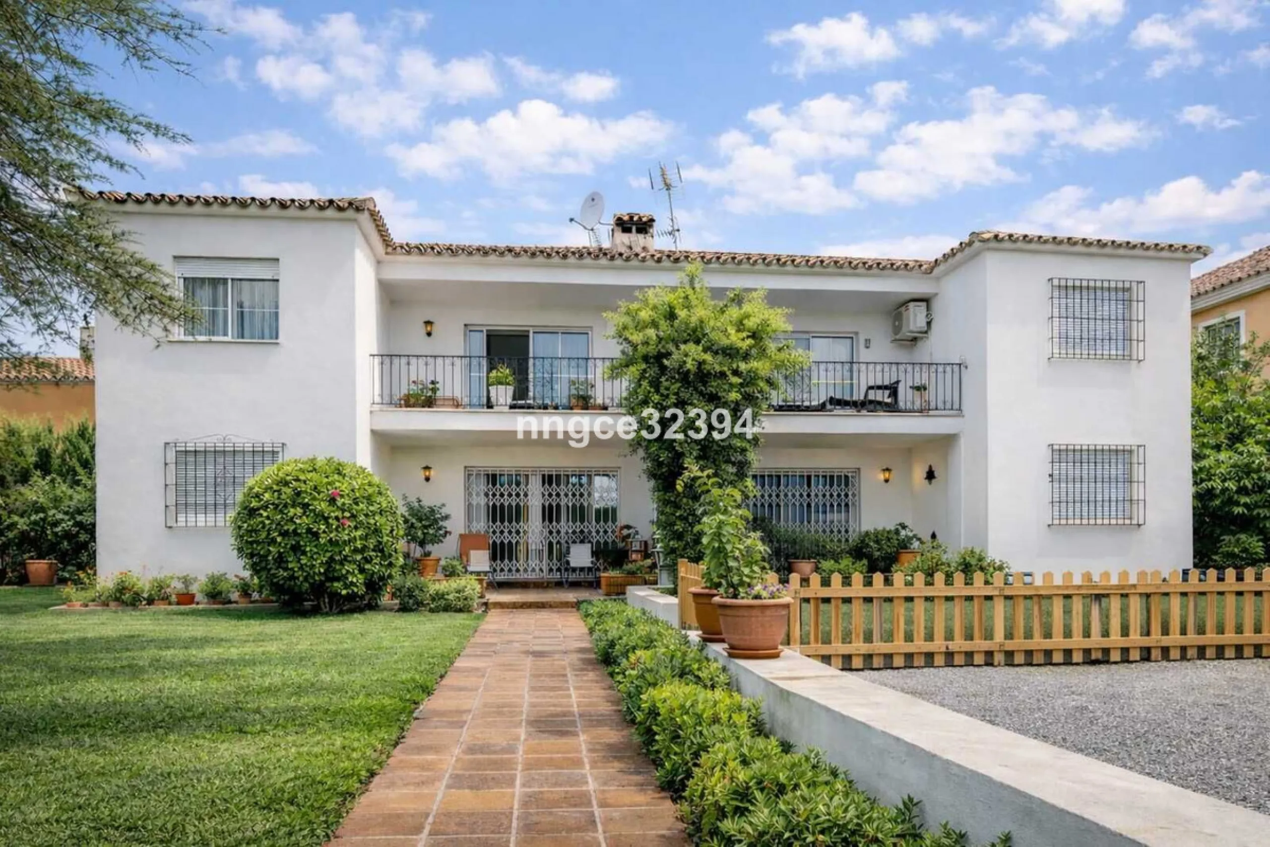 Tourist-licensed apartment located just steps from the iconic Hard Rock Hotel Marbella and only 900 m (a 10–15-minute walk or 3-minute drive) from the world-renowned marina of Puerto Banús.