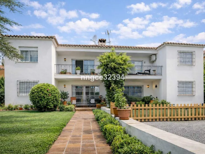 Tourist-licensed apartment located just steps from the iconic Hard Rock Hotel Marbella and only 900 m (a 10–15-minute walk or 3-minute drive) from the world-renowned marina of Puerto Banús.