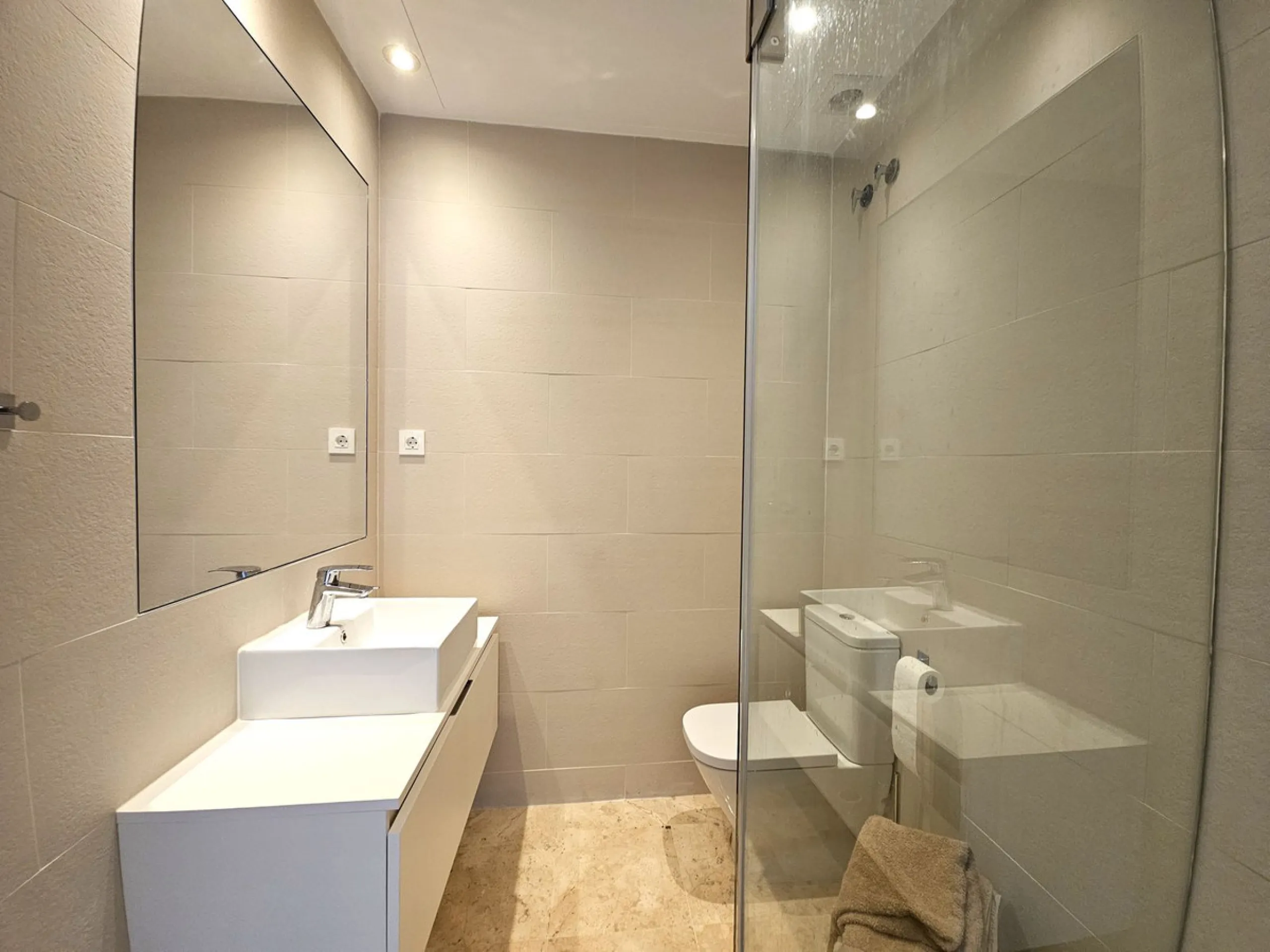 Apartment - Ground Floor Apartment в продаже в El Paraiso, Málaga. В доме 3 спален и 2 ванных комнат. Площадь дома 126 м²