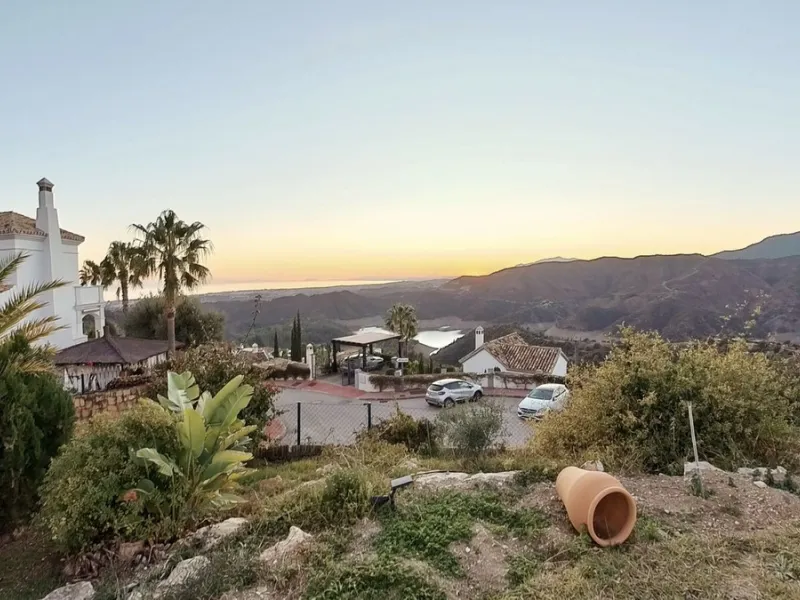 Detached Villa in Sierra Blanca Country Club