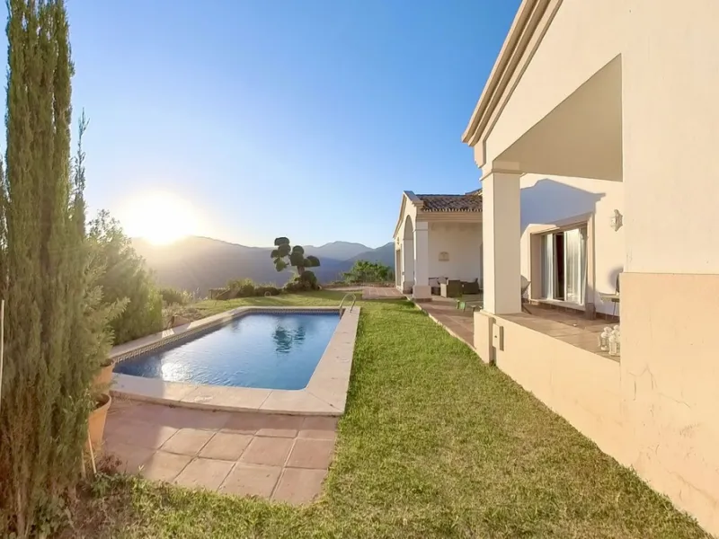 Detached Villa in Sierra Blanca Country Club