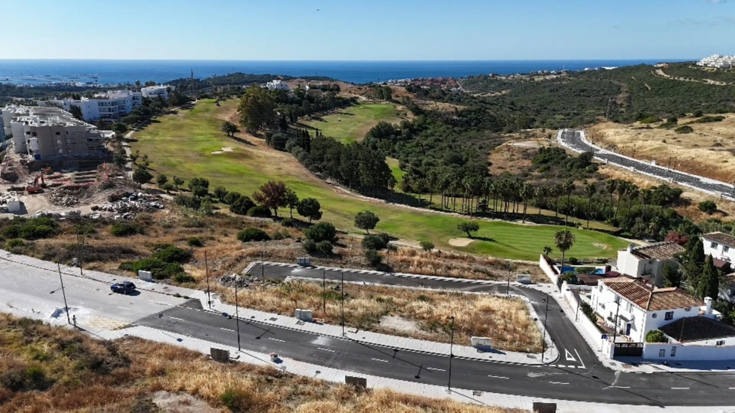 Plot - Residential Plot в продаже в Estepona, Málaga. Площадь дома 300 м². Площадь участка 1000 м²