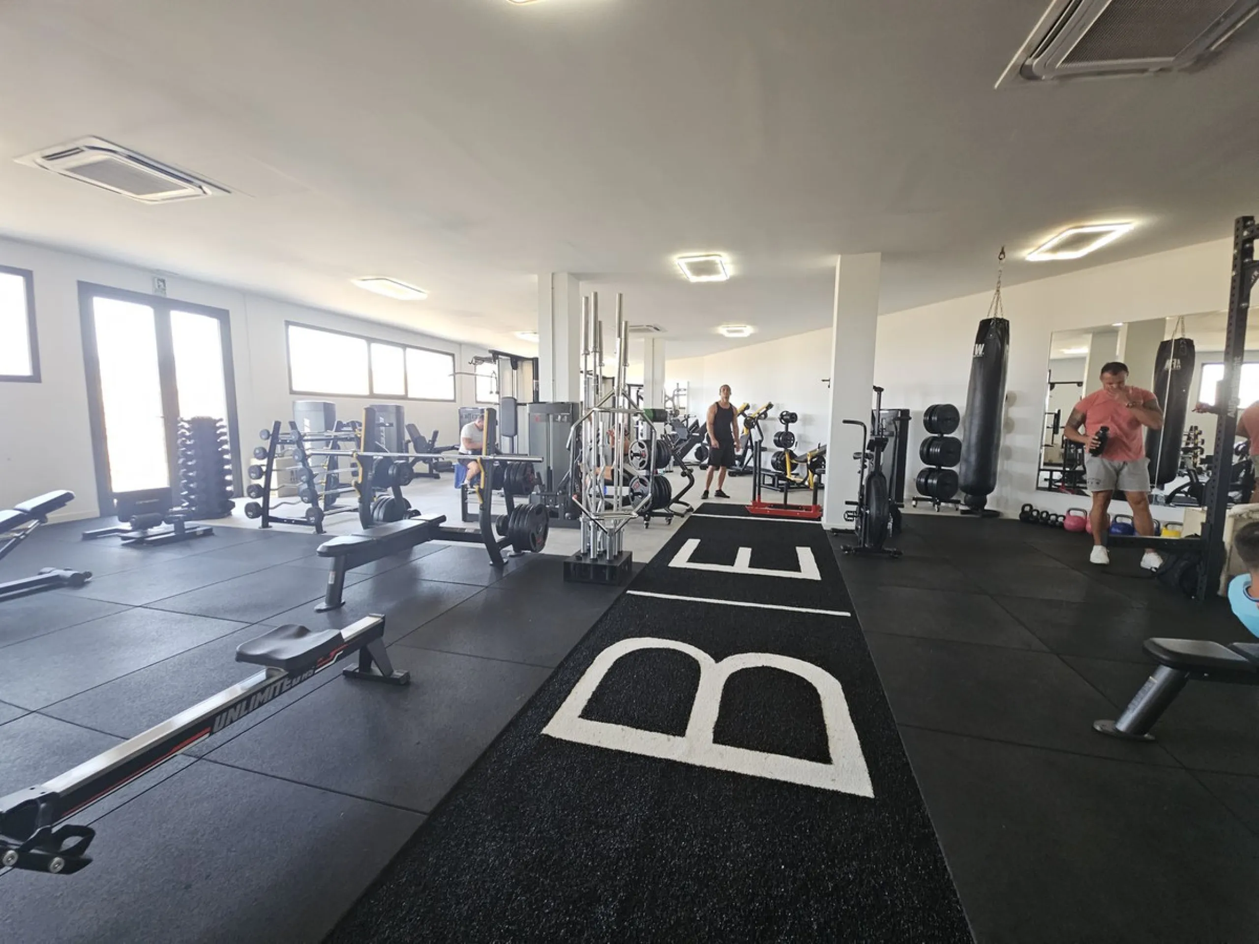 Apartment - Ground Floor Apartment в продаже в El Paraiso, Málaga. В доме 3 спален и 2 ванных комнат. Площадь дома 126 м²
