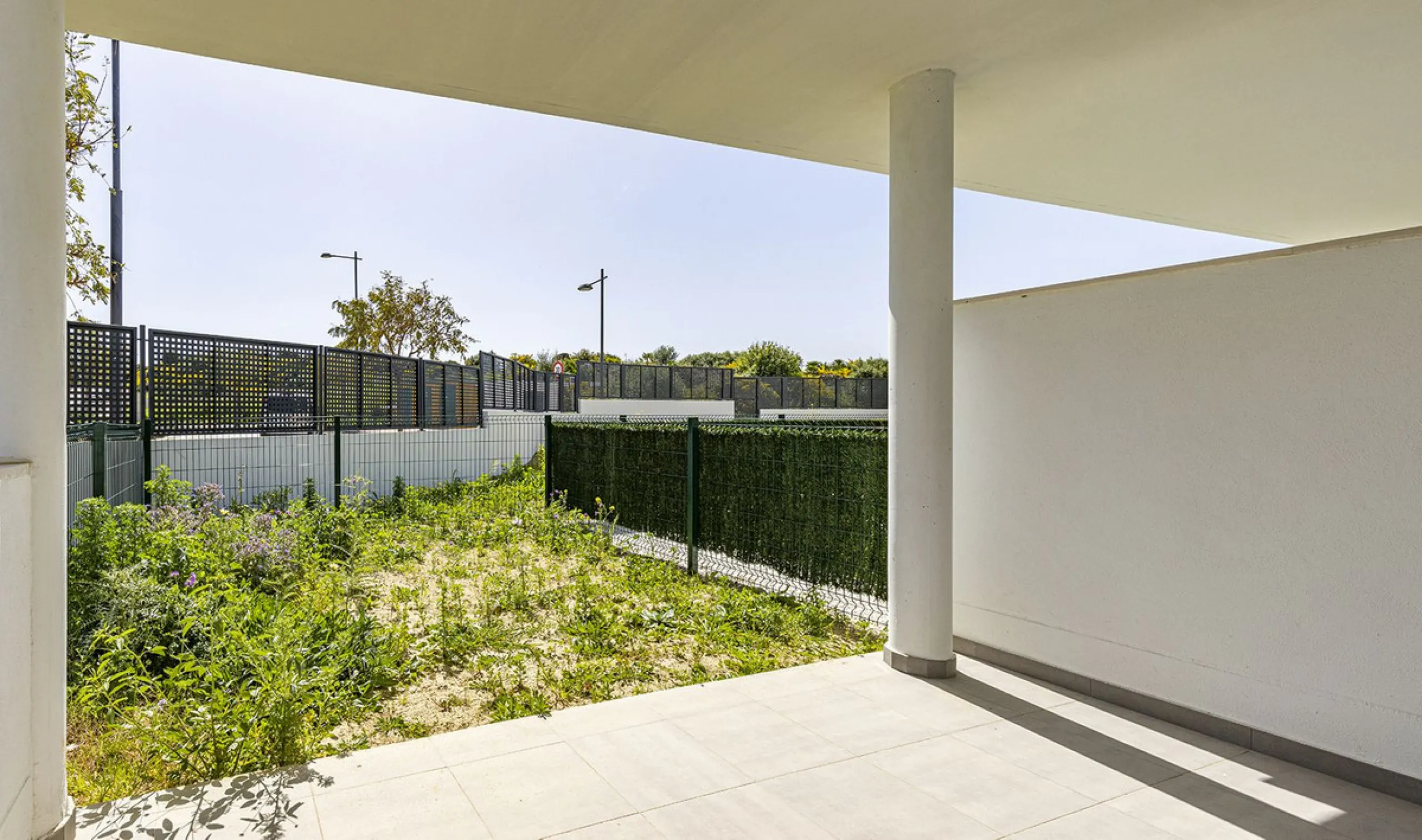 VALLE ROMANO BRAND NEW GARDEN APARTMENT - This recently handed over two bedroom garden apartment located in Habitat Valle Romano with private garden and terrace with master en-suite shower room, bedroom two, guest shower room, open plan living / dining an