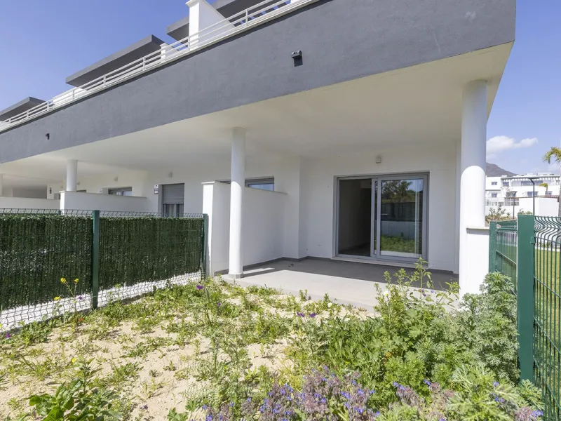 VALLE ROMANO BRAND NEW GARDEN APARTMENT - This recently handed over two bedroom garden apartment located in Habitat Valle Romano with private garden and terrace with master en-suite shower room, bedroom two, guest shower room, open plan living / dining an